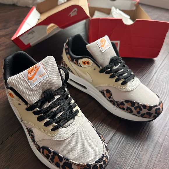 Nike Women's Cream and Black Leopard Sneakers - Picture 4 of 9